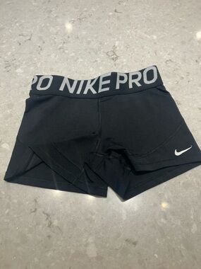 Black Nike Pros shorts XS